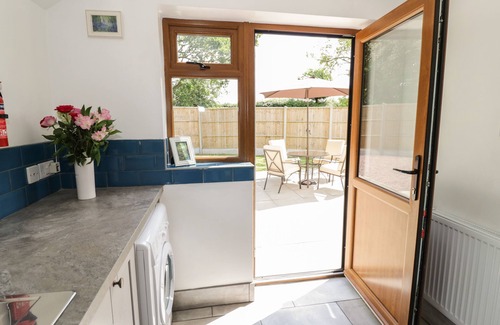 Moreton Cottage | AVOINE COTTAGE, pet friendly, character holiday cottage in Hartpury