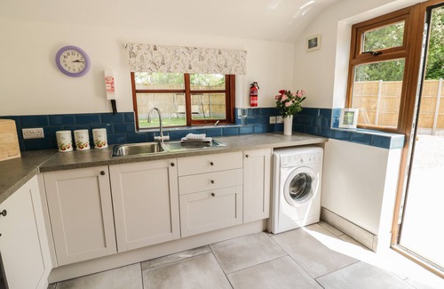 Moreton Cottage | AVOINE COTTAGE, pet friendly, character holiday cottage in Hartpury