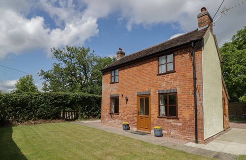 Moreton Cottage | AVOINE COTTAGE, pet friendly, character holiday cottage in Hartpury
