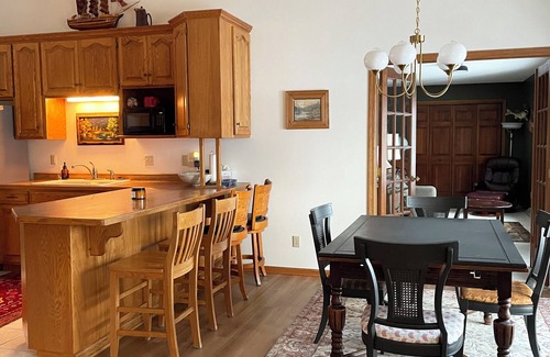 Avon House | Avon Oasis - 3 Bedroom + Den Lakehouse 5 mins to St. Johns & St. Bens