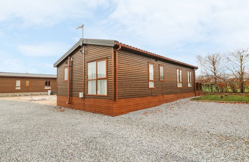 Dunning Cottage | AVONAL LODGE (24), family friendly, with a garden in Dunning