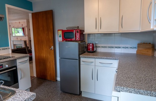 Staveley House | Avondale Bungalow - A cottage that sleeps 4 guests in 2 bedrooms