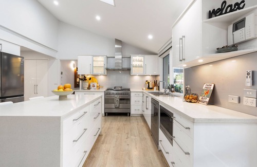 Pitt Town House | 'Avondale' Luxe Country Retreat
