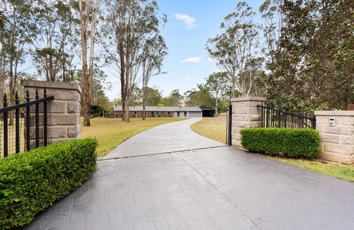 Pitt Town House | 'Avondale' Luxe Country Retreat