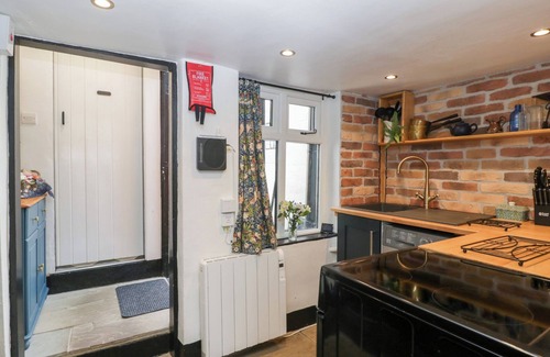 Tewkesbury Cottage | AVONMEDE, pet friendly, character holiday cottage in Tewkesbury