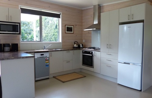 Maungatapere Cottage | AvoStay Cottage - peaceful orchard setting at Maungatapere