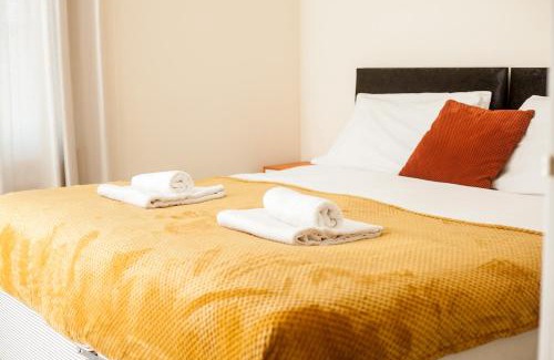 Nuneaton House | Avril Warwickshire Home Stay