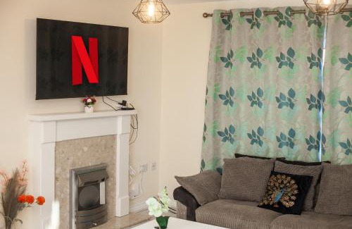 Nuneaton House | Avril Warwickshire Home Stay