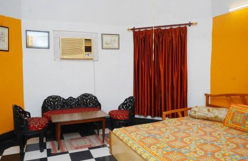 Lucknow Apartment | Awadh Centrally located 1BR near Old Lucknow