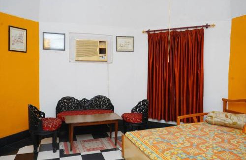 Lucknow Apartment | Awadh Centrally located 1BR near Old Lucknow