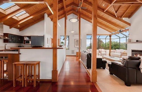 Acacia Bay Cottage | Awanui Lodge - Whakamoenga Point Holiday Home