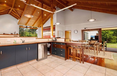 Acacia Bay Cottage | Awanui Lodge - Whakamoenga Point Holiday Home