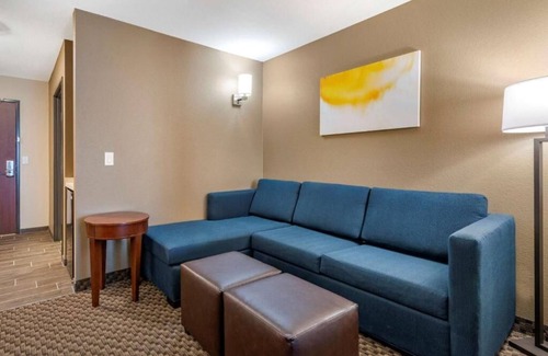 Broomfield House | Award Winner New Broom field room near 1stBank Center