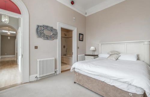 Dublin Apartment | Award winning, 2 bedroom apartment.10mins to city