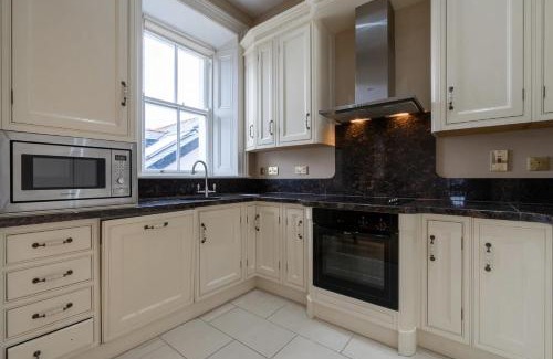 Dublin Apartment | Award winning, 2 bedroom apartment.10mins to city