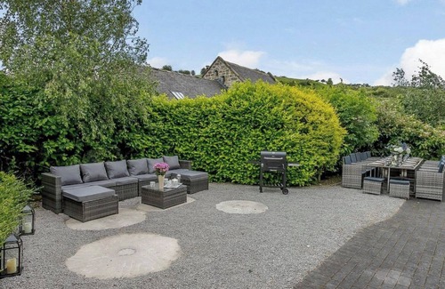 Bradbourne House | AWARD-WINNING, 5* LUXURY, THE WATER MILL, DERBYSHIRE, SLEEPS 14-16 PERSONS