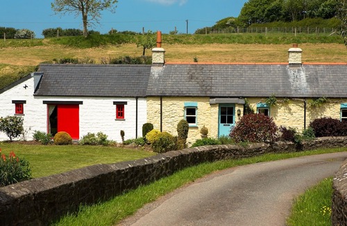 Haverfordwest Cottage | 'Award Winning' Beautiful 170 Year Old Pembrokeshire Stone Holiday Cottage