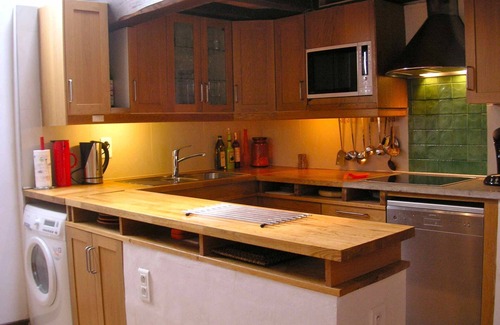 Vives Apartment | Award-winning Character Holiday Apartment in a Catalan Farmhouse ("Albéniz")