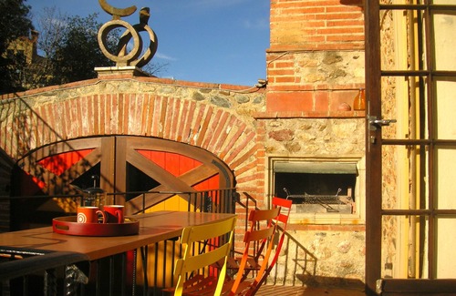 Vives Apartment | Award-winning Character Holiday Apartment in a Catalan Farmhouse ("Albéniz")