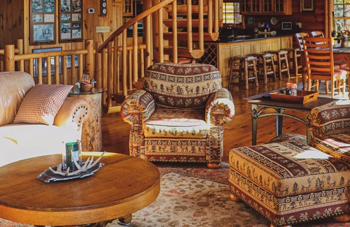 Galena Cabin | Award-winning custom log cabin. 2 min away from Chestnut Mountain ski resort