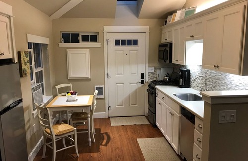 River Terrace Cottage | Award winning Downtown Cottage Retreat-Fall stays available. EV charger-