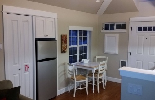 River Terrace Cottage | Award winning Downtown Cottage Retreat-Fall stays available. EV charger-