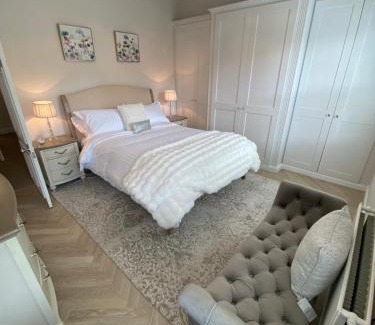 Alderley Edge House | Award Winning Elegant luxurious refurbished meticulous 3 Bed