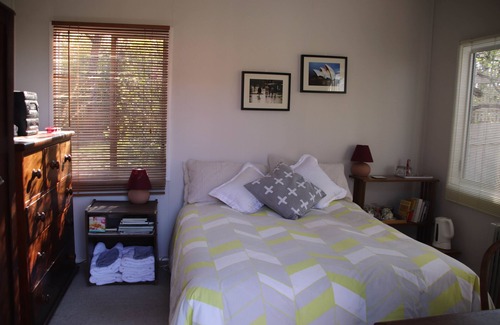 Dangarsleigh Bed & Breakfast | Award winning Poppys Cottage B&B Farmstay