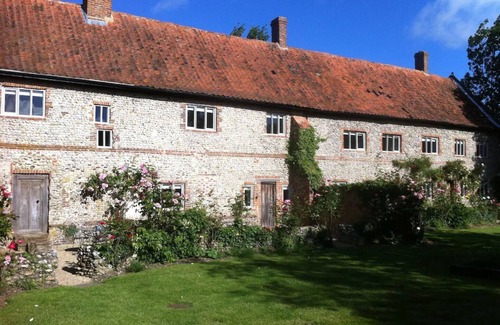 Sharrington Cottage | Award-winning, stylish and simple, in a countryside setting near the coast