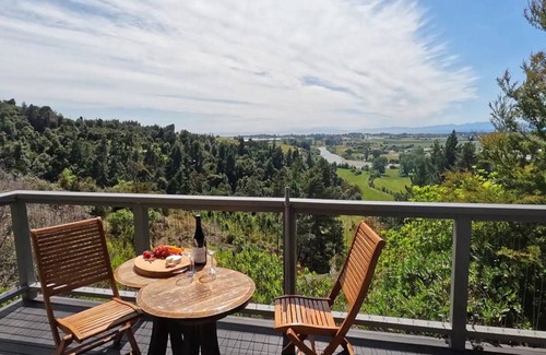 Riwaka Cottage | Awatea Cottage: Luxury Abel Tasman Getawayn