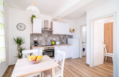 Zaton Cottage | Away from everyone, close to everything