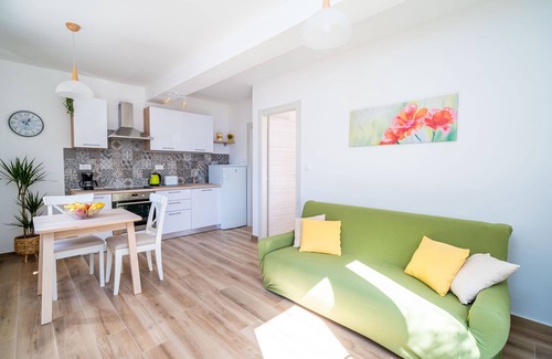 Zaton Cottage | Away from everyone, close to everything