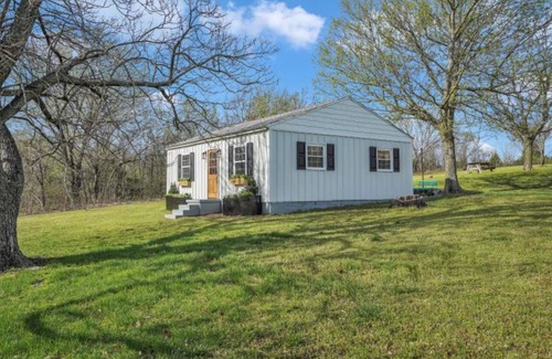 Oologah Cottage | Away from the bustle of the city, close to the lake, perfect for families
