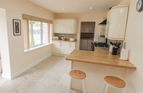 Llangynog Cottage | AWEL Y BERWYN, pet friendly, with a garden in Llangynog