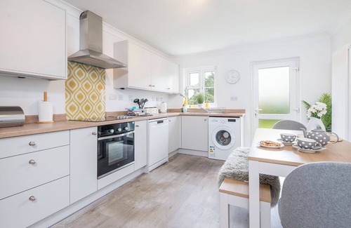 Stackpole Cottage | Awel y Mor, Holiday home Stackpole, Sleeps 6, 3 bedrooms, bathrooms