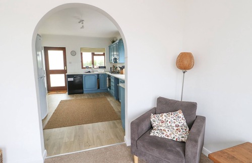 Llanfaelog Cottage | AWELFRYN, family friendly, with open fire in Rhosneigr