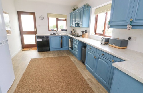 Llanfaelog Cottage | Awelfryn