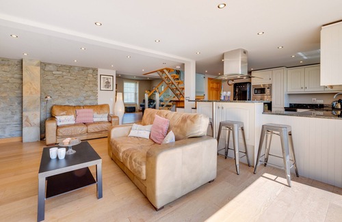 Aberaeron House | Awelon y Mor - Three Bedroom House, Sleeps 6