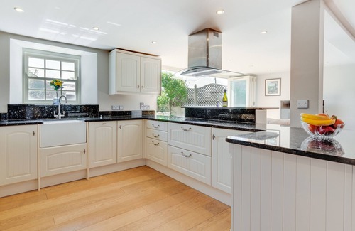 Aberaeron House | Awelon y Mor - Three Bedroom House, Sleeps 6