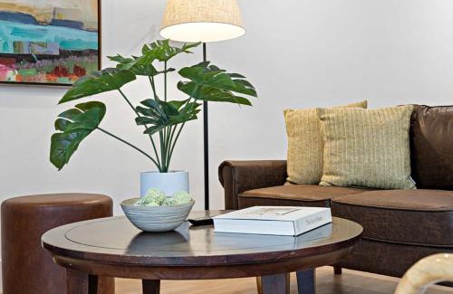Sailboat Bend Apartment | Awesome 1BR Apartment @Sailboat
