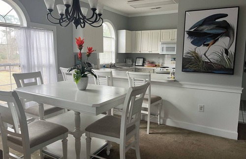 Central Myrtle Beach Apartment | Awesome 2 Bdrm, 2 full bath with gorgeous views of the golf course and pool!