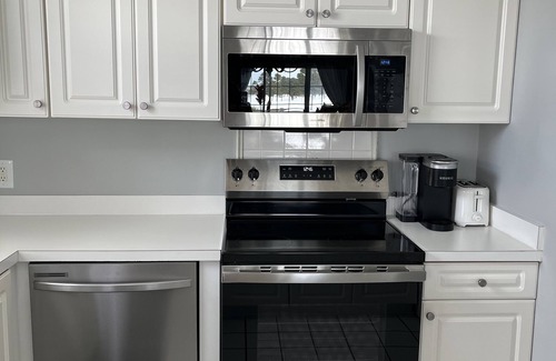 Central Myrtle Beach Apartment | Awesome 2 Bdrm, 2 full bath with gorgeous views of the golf course and pool!