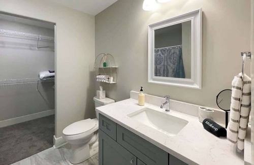 Bettendorf Apartment | Awesome 2 bed with office and king master suite condo located in Bettendorf!