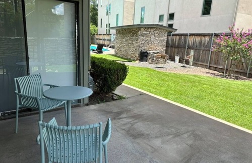 Westfield Condo | Awesome 2-bedroom Austin condo located in Tarrytown. Close to everything Austin.