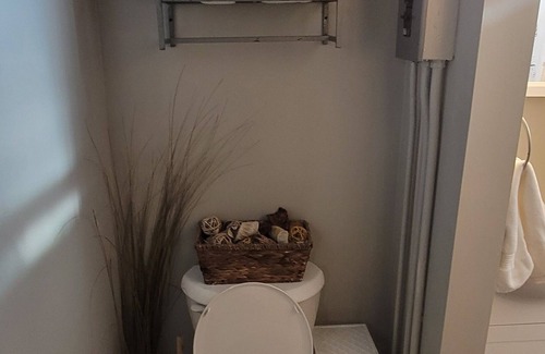 Shelby Park Apartment | Awesome 2 bedroom in Shelby Park!