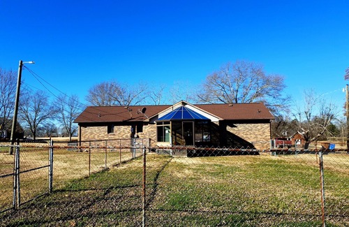 Hartselle House | AWESOME 2BR-2Bath Hartselle Home - private bathrooms - DITCH THE HOTEL