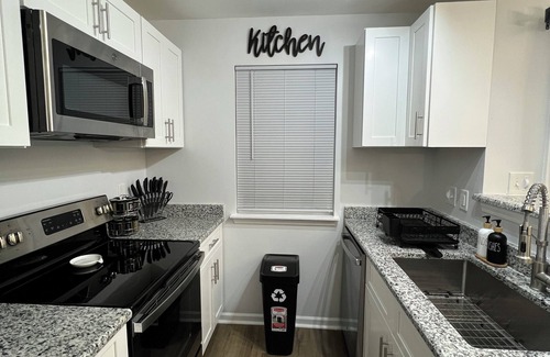 Charlotte House | Awesome 2BR Townhome w/KING bed & pool