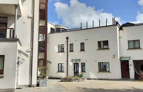 Galway City Centre Apartment | Awesome 3-bedroom riverside Cathedral view in City Centre