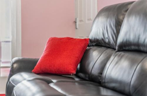 Weston on Trent Apartment | Awesome 4-Bedroom Serviced Apartment