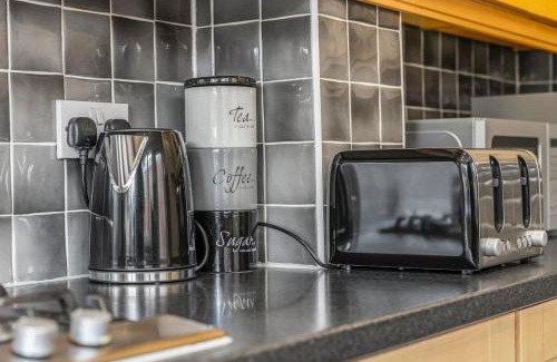 Weston on Trent Apartment | Awesome 4-Bedroom Serviced Apartment
